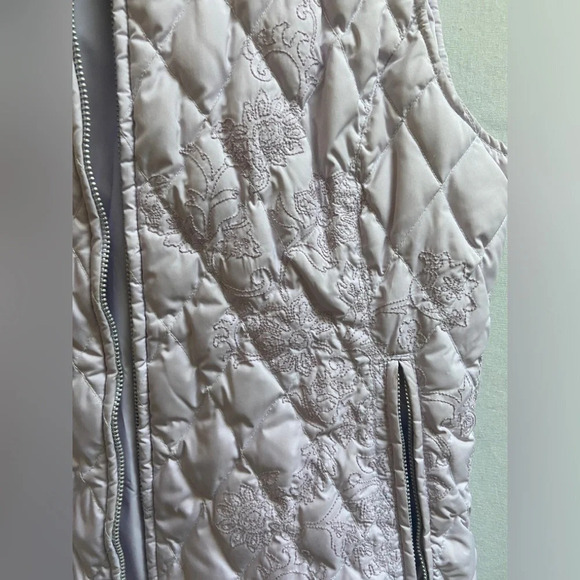 Eddie Bauer Goose Down pastel purple embroidered quilted light weight vest Sz M - Picture 3 of 9